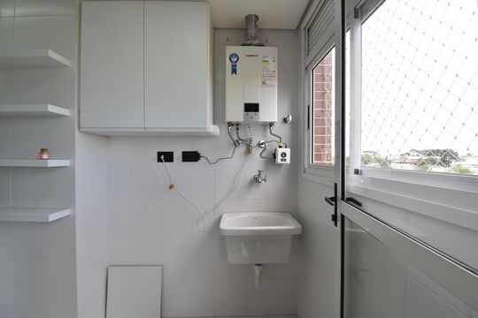 Área de serviço de apartamento para alugar com 2 quartos, 62m² em Fanny, Curitiba