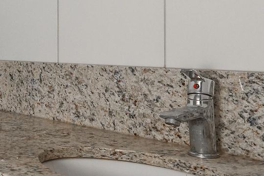 Banheiro 2 de apartamento para alugar com 2 quartos, 54m² em Bom Jesus, Porto Alegre