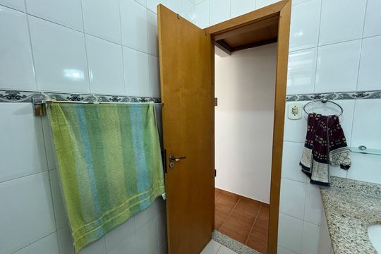Banheiro de casa para alugar com 2 quartos, 79m² em Del Castilho, Rio de Janeiro
