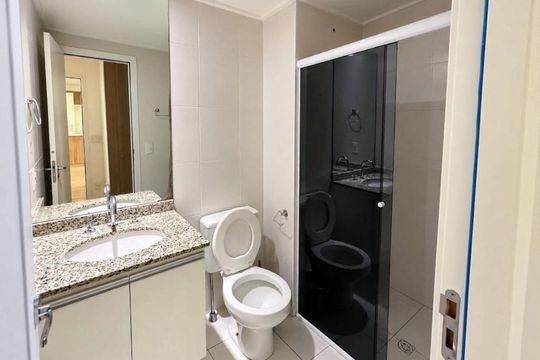 Banheiro de apartamento para alugar com 2 quartos, 68m² em Jardim Flor da Montanha, Guarulhos