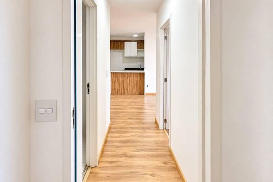 Corredor de apartamento para alugar com 2 quartos, 68m² em Jardim Flor da Montanha, Guarulhos