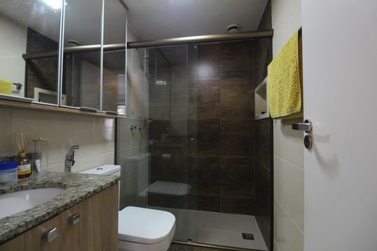 Banheiro Social de apartamento à venda com 2 quartos, 68m² em Taquara, Rio de Janeiro