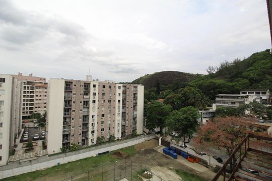 Sala - Vista de apartamento à venda com 2 quartos, 68m² em Taquara, Rio de Janeiro