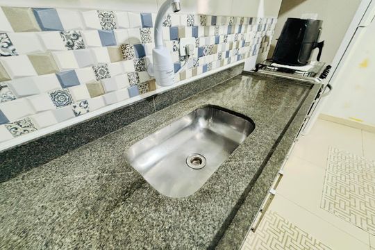 Cozinha de apartamento para alugar com 1 quarto, 35m² em Jardim Maringa, São Paulo