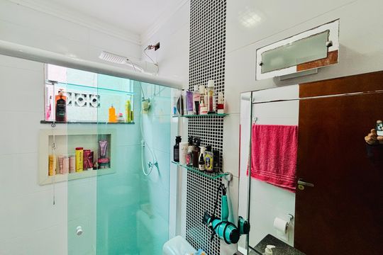 Banheiro de apartamento para alugar com 1 quarto, 35m² em Jardim Maringa, São Paulo