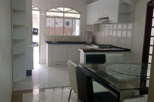 Cozinha de casa à venda com 3 quartos, 135m² em Parque Bandeirantes I (Nova Veneza), Sumaré