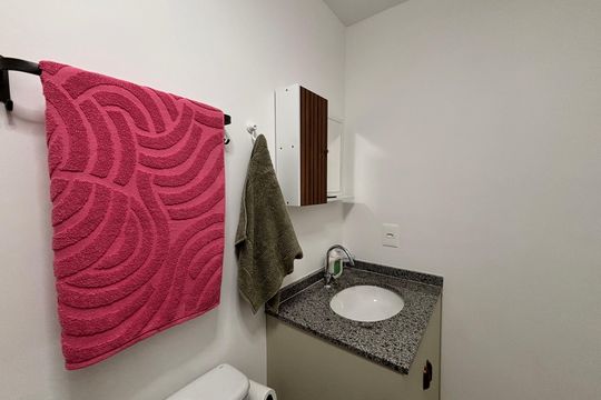 Banheiro da Suíte de apartamento para alugar com 1 quarto, 25m² em Vila Nova Conceição, São Paulo