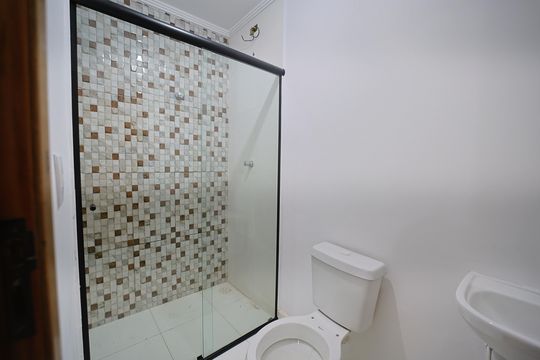 Banheiro de kitnet/studio para alugar com 1 quarto, 29m² em Vila Sao Geraldo, São Paulo
