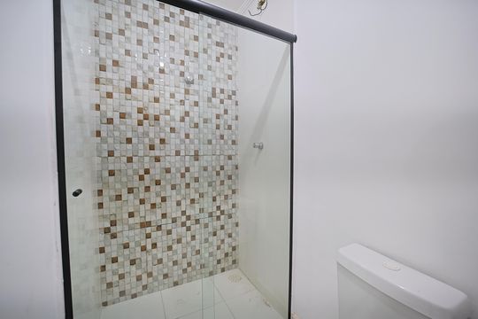 Banheiro de kitnet/studio para alugar com 1 quarto, 29m² em Vila Sao Geraldo, São Paulo