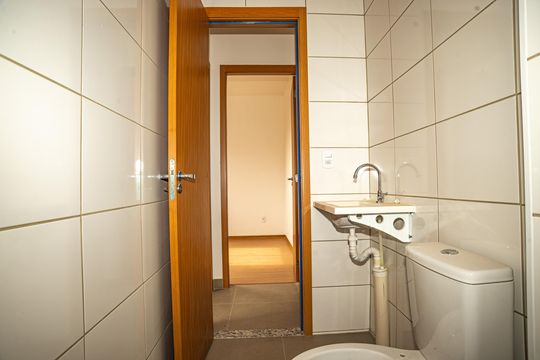 Banheiro de apartamento para alugar com 2 quartos, 46m² em São Gabriel, Belo Horizonte