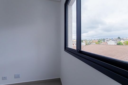 Vista Quarto de apartamento à venda com 1 quarto, 57m² em Capão da Imbuia, Pinhais
