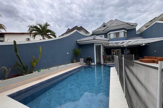 Área externa de casa de condomínio para alugar com 5 quartos, 550m² em Barra da Tijuca, Rio de Janeiro