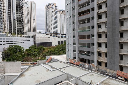Vista da Semi Suíte 4 de apartamento para alugar com 4 quartos, 174m² em Vila da Serra, Nova Lima