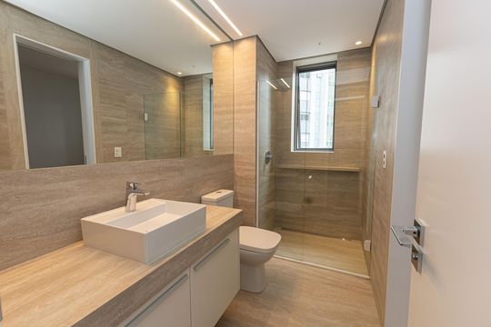 Banheiro da Semi Suíte 3 e 4 de apartamento para alugar com 4 quartos, 172m² em Vila da Serra, Nova Lima