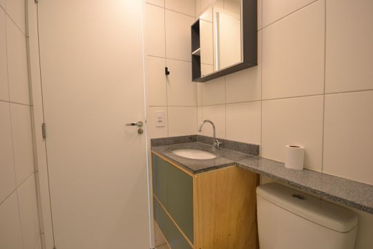 Banheiro de apartamento para alugar com 1 quarto, 31m² em Vila Sonia, São Paulo