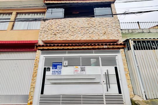Fachada  de casa à venda com 4 quartos, 170m² em Vila Iolanda(lajeado), São Paulo