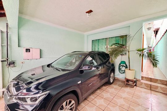 Garagem de casa à venda com 4 quartos, 170m² em Vila Iolanda(lajeado), São Paulo