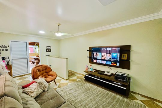 Sala de casa à venda com 4 quartos, 170m² em Vila Iolanda(lajeado), São Paulo