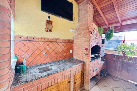 Área gourmet de casa à venda com 4 quartos, 170m² em Vila Iolanda(lajeado), São Paulo