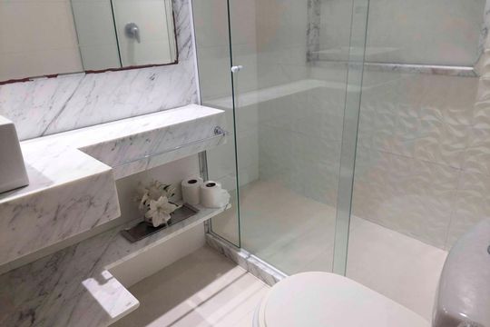 Banheiro Social de apartamento à venda com 2 quartos, 78m² em Tijuca, Rio de Janeiro