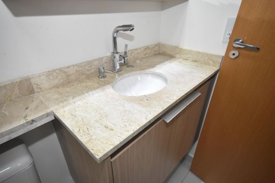 Banheiro da Suíte de apartamento para alugar com 2 quartos, 77m² em Cecap, Jundiaí