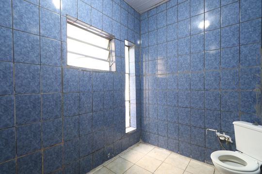 Banheiro  de casa para alugar com 2 quartos, 220m² em Bom Retiro, São Paulo