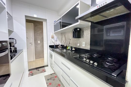 Cozinha de apartamento à venda com 3 quartos, 95m² em Jardim Arpoador, São Paulo