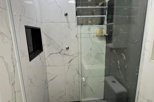 Banheiro de apartamento para alugar com 2 quartos, 58m² em Roselândia, Cotia