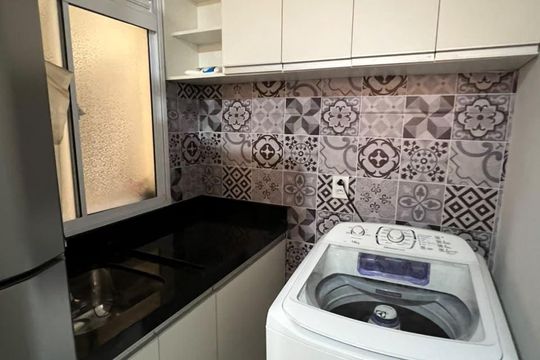 Área de serviço de apartamento para alugar com 2 quartos, 58m² em Roselândia, Cotia