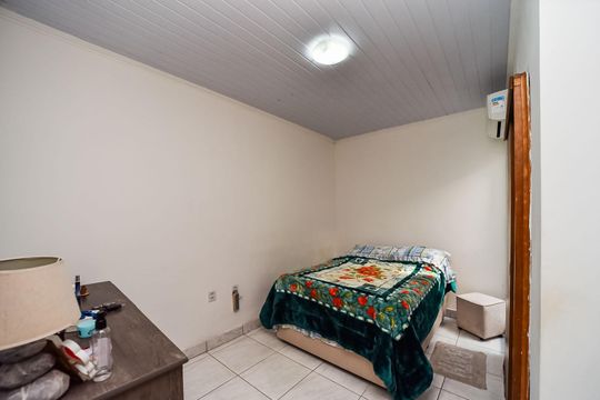 Suíte de casa à venda com 4 quartos, 170m² em Parque Santa Fé, Porto Alegre