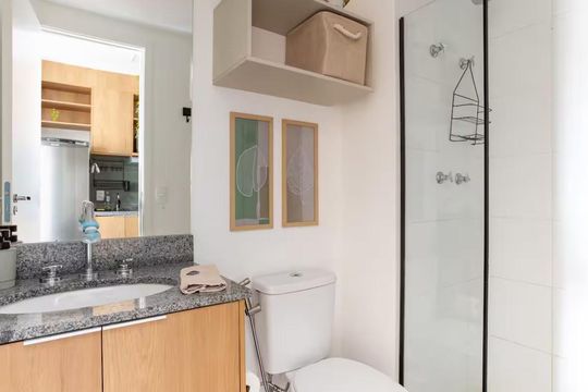 Banheiro de kitnet/studio à venda com 1 quarto, 24m² em Cidade Monções, São Paulo