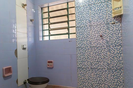 Banheiro de casa à venda com 3 quartos, 354m² em Jardim Leonor, Campinas