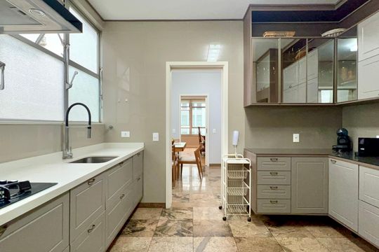 Cozinha de apartamento à venda com 3 quartos, 220m² em Jardim Paulista, São Paulo
