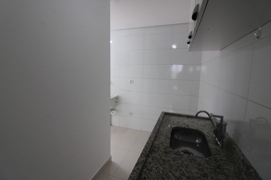 Cozinha de apartamento para alugar com 2 quartos, 42m² em Vila Nhocuné, São Paulo