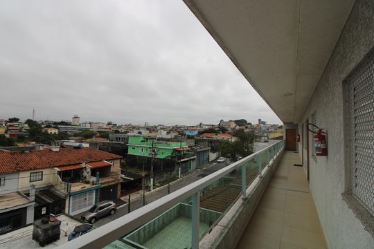 Corredor externo de apartamento para alugar com 2 quartos, 42m² em Vila Nhocuné, São Paulo