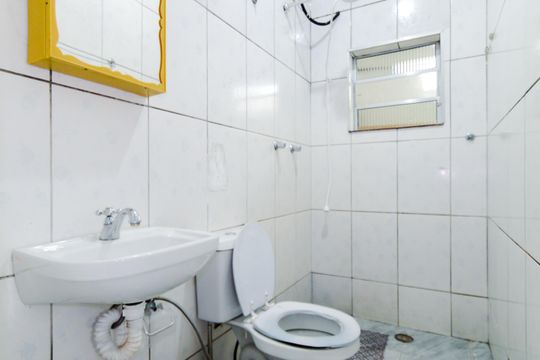 Banheiro de casa para alugar com 1 quarto, 58m² em Vila Maricy, Guarulhos