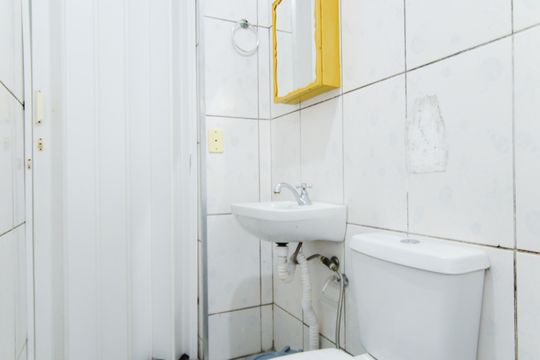 Banheiro de casa para alugar com 1 quarto, 58m² em Vila Maricy, Guarulhos