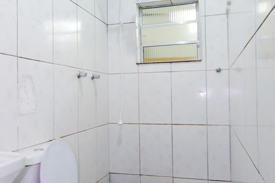 Banheiro de casa para alugar com 1 quarto, 58m² em Vila Maricy, Guarulhos