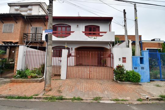 Fachada de casa à venda com 4 quartos, 234m² em Vila Nova, Campinas