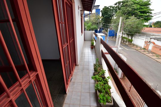 Sala 2 - Sacada de casa à venda com 4 quartos, 234m² em Vila Nova, Campinas