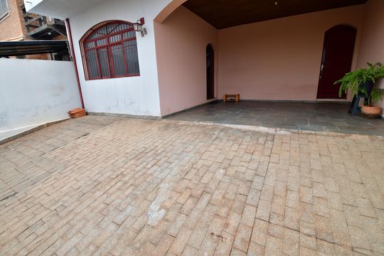Garagem de casa à venda com 4 quartos, 234m² em Vila Nova, Campinas