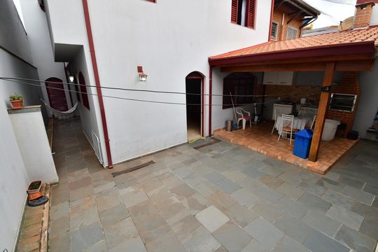Quintal de casa à venda com 4 quartos, 234m² em Vila Nova, Campinas