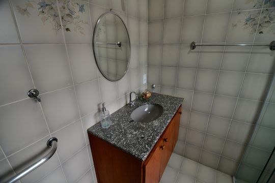 Banheiro de casa à venda com 4 quartos, 234m² em Vila Nova, Campinas