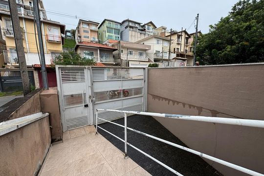 Casa de Condomínio para alugar com 3 quartos, 196m² em Jardim Nova Coimbra, Cotia