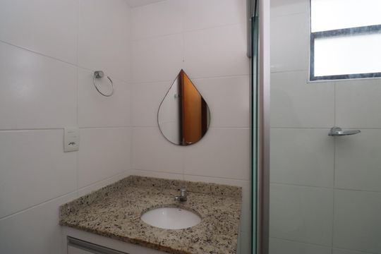 Banheiro de apartamento para alugar com 1 quarto, 50m² em Pituba, Salvador