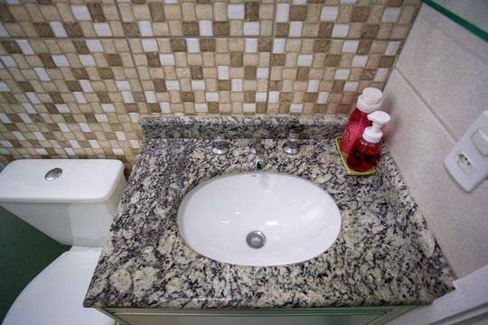 Banheiro Social de apartamento para alugar com 2 quartos, 53m² em Centro, Diadema