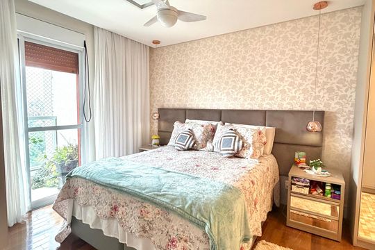 Apartamento à venda com 3 quartos, 157m² em Vila Anastácio, São Paulo