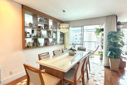 Apartamento à venda com 3 quartos, 157m² em Vila Anastácio, São Paulo