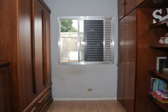 Closet da suíte 2 de casa para alugar com 3 quartos, 300m² em Vila Carmosina, São Paulo