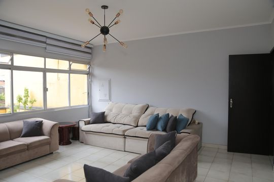 Casa para alugar com 3 quartos, 300m² em Vila Carmosina, São Paulo